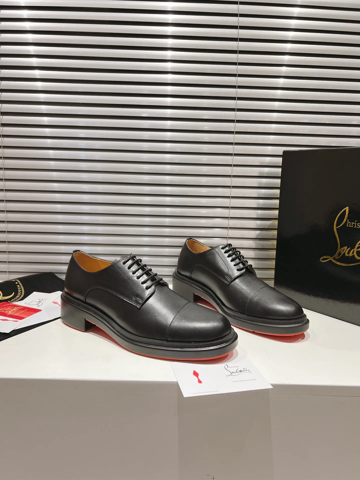 👟👟Ex-factory price 760👟👟 ╔Tire bottom strap black cowhide╗ ·Top version customization·2024𝐬𝐬 𝑪𝒉𝒓𝒊𝒔𝒕𝒊𝒂𝒏 𝑳𝒐𝒖𝒃𝒐𝒖𝒕𝒊𝒏 ▪️No matter the last shape, fabric, diamonds, nails, lining, outsole, they are as close as possible to ZP... ▪️The original sole is specially provided by the original factory ▪️The lining is imported water-dyed cowhide ▪️The private customization time is about 3-7 days —————— Size: Men's 39M-46M